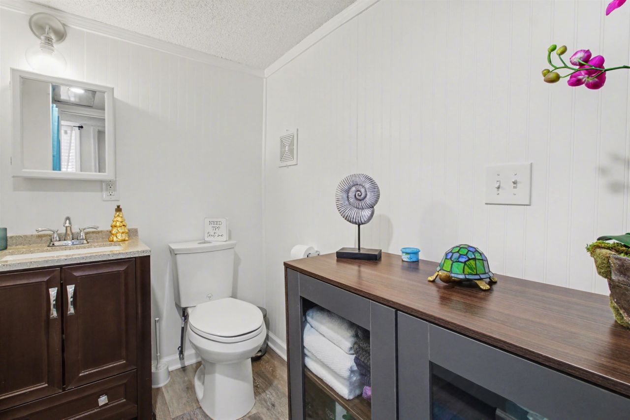 930 Foxfire Dr. Photo 12