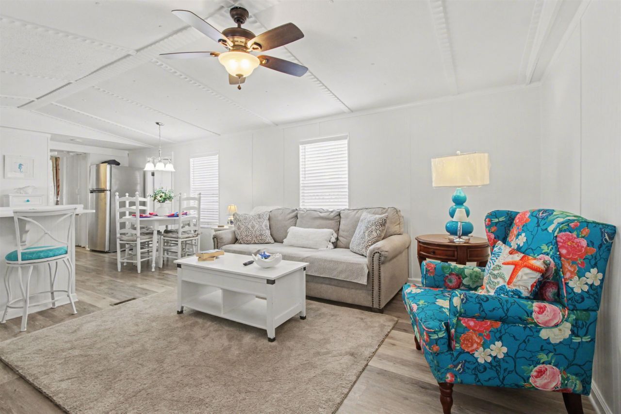 930 Foxfire Dr. Photo 4