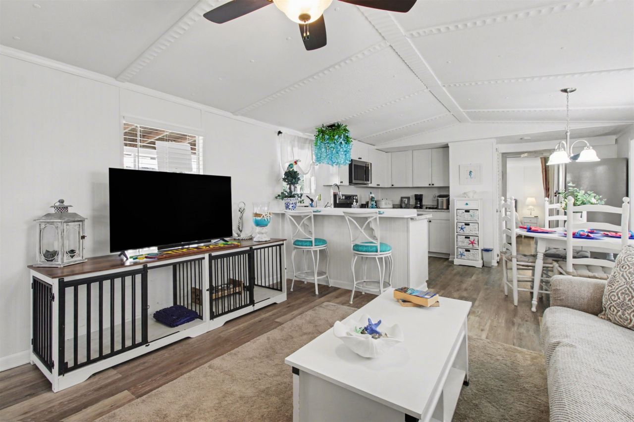 930 Foxfire Dr. Photo 6