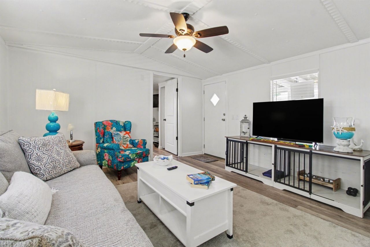 930 Foxfire Dr. Photo 7