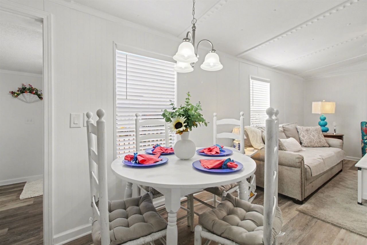 930 Foxfire Dr. Photo 8