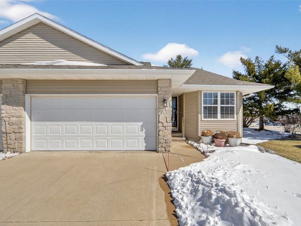 1652 Greens Way Court NE, Cedar Rapids, IA 52402