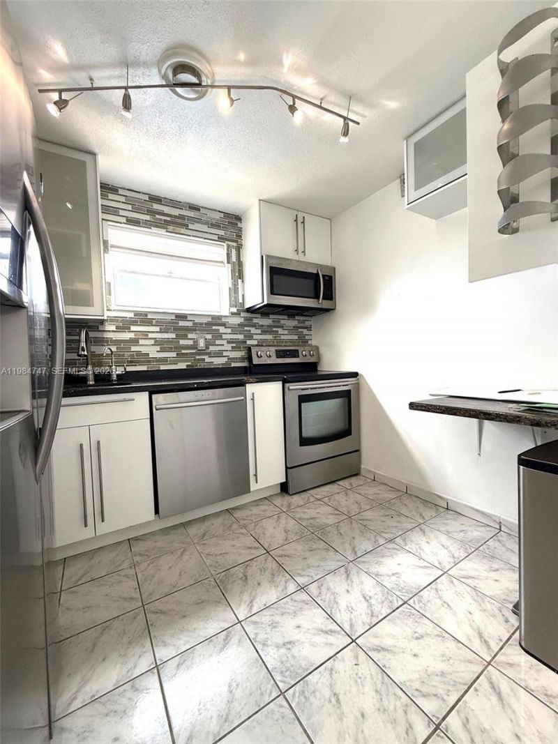 1150 Collins Ave , Unit 301, Miami Beach, FL 33139 Photo