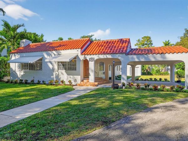 1305 Alhambra Cir , Coral Gables, FL 33134