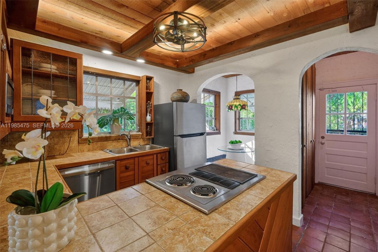 1305 Alhambra Cir , Coral Gables, FL 33134 Photo