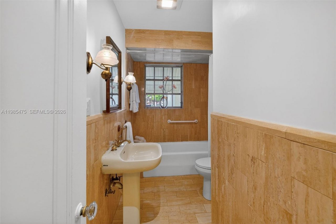 1305 Alhambra Cir , Coral Gables, FL 33134 Photo