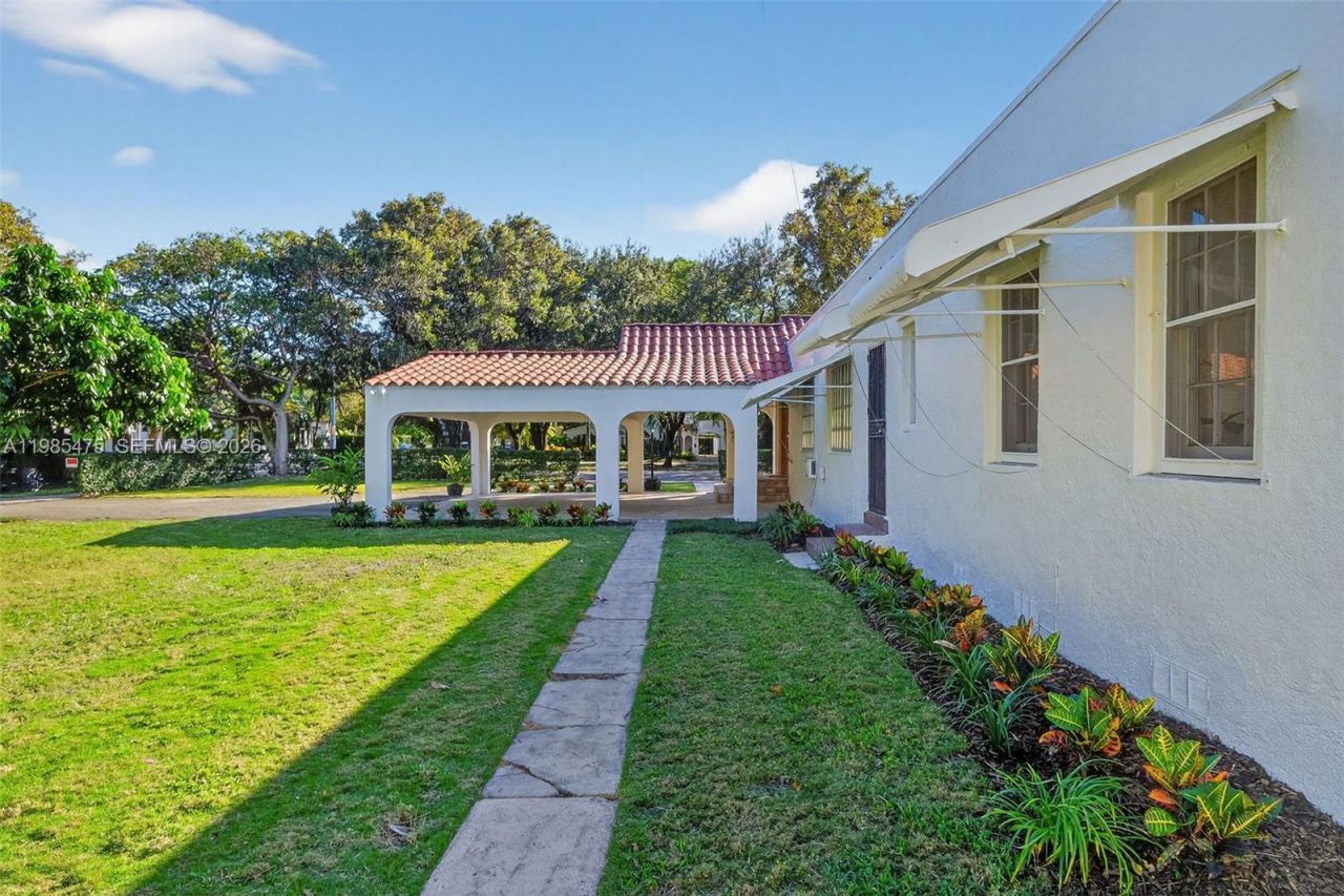 1305 Alhambra Cir , Coral Gables, FL 33134 Photo