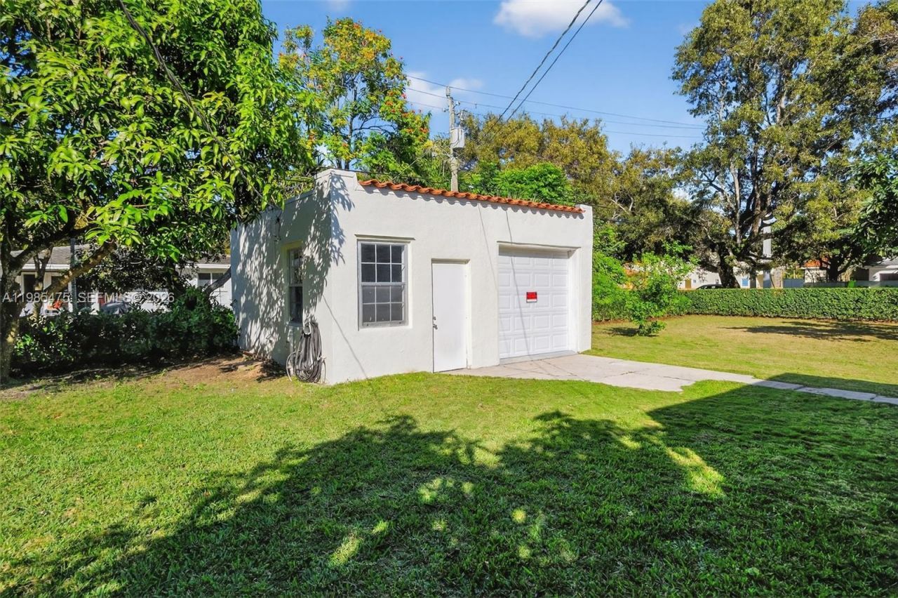 1305 Alhambra Cir , Coral Gables, FL 33134 Photo