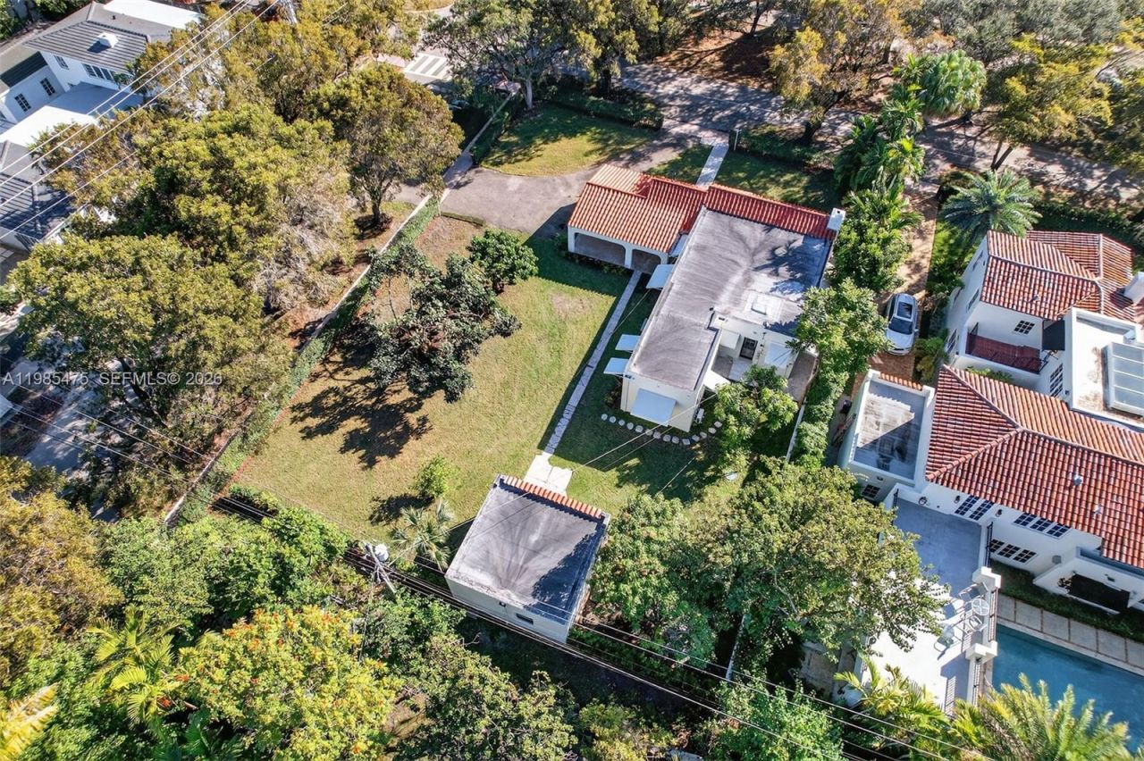 1305 Alhambra Cir , Coral Gables, FL 33134 Photo