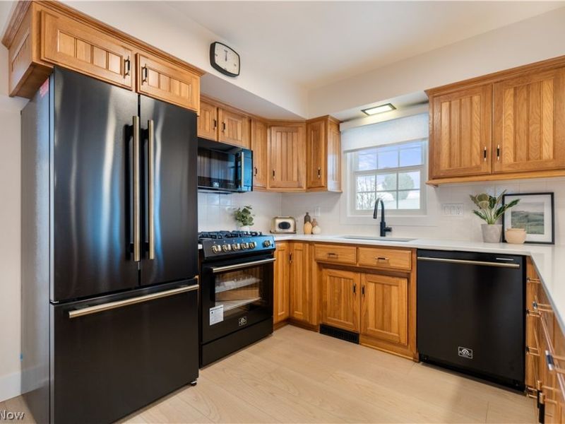 960 Impala Drive , Akron, OH 44319 Photo 9