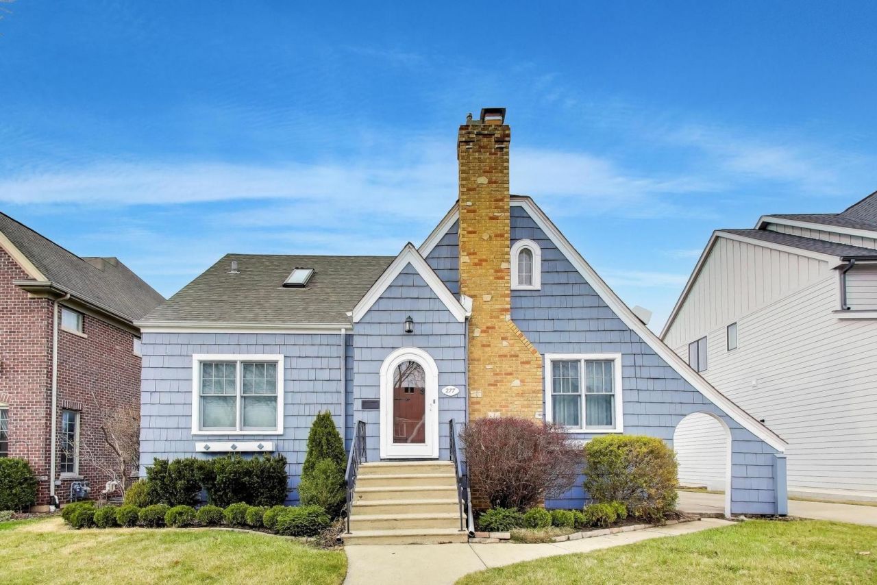 277 E Oneida Avenue, Elmhurst, IL 60126 Main Photo