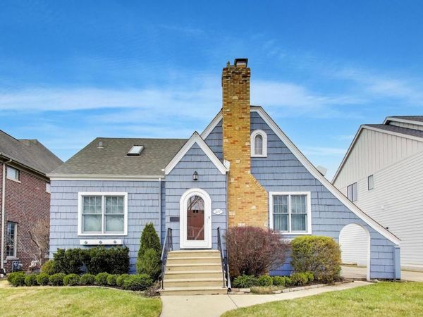 277 E Oneida Avenue, Elmhurst, IL 60126