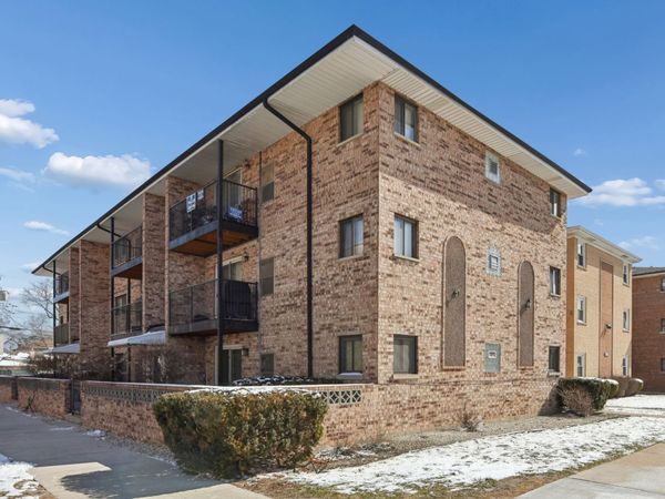 6005 N Neola Avenue, Unit 2B, Chicago, IL 60631