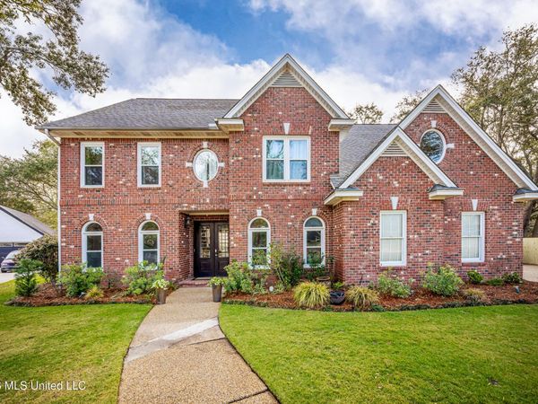 2802 Cambrai Circle, Ocean Springs, MS 39564