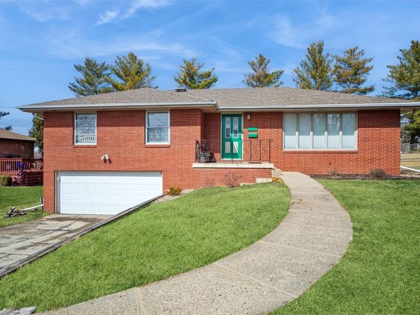 7123 Garrison Road, Windsor Heights, IA 50324