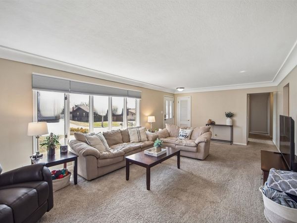 7123 Garrison Road, Windsor Heights, IA 50324