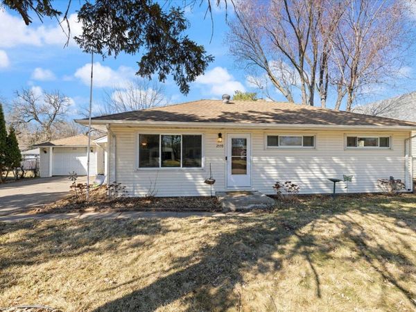 2559 Herschel Street, Roseville, MN 55113