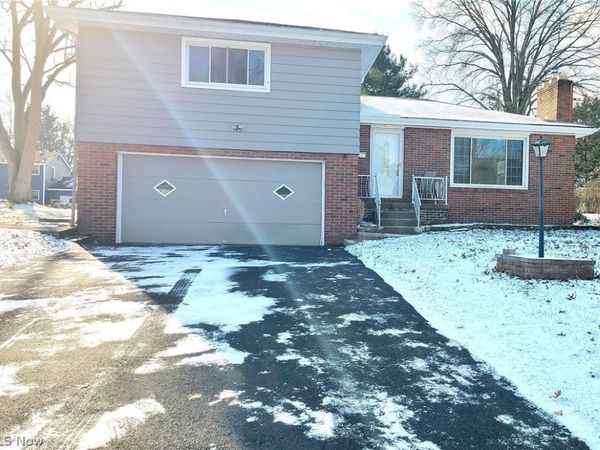 515 Murray Hill Drive , Youngstown, OH 44505