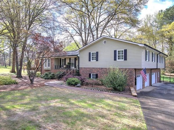 27 Walnut Drive , Cartersville, GA 30120