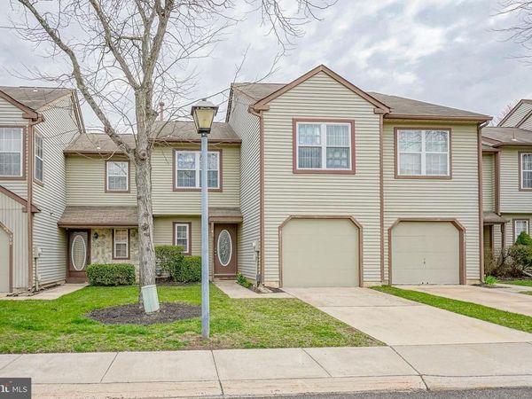 401 JAMESTOWN COURT , MOUNT LAUREL, NJ 08054