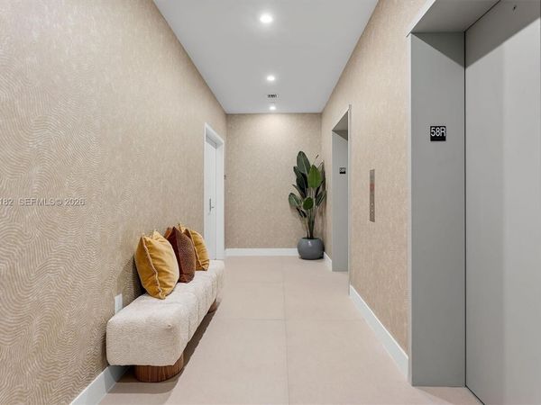 700 NE 24rd St , Unit PH-5802, Miami, FL 33137