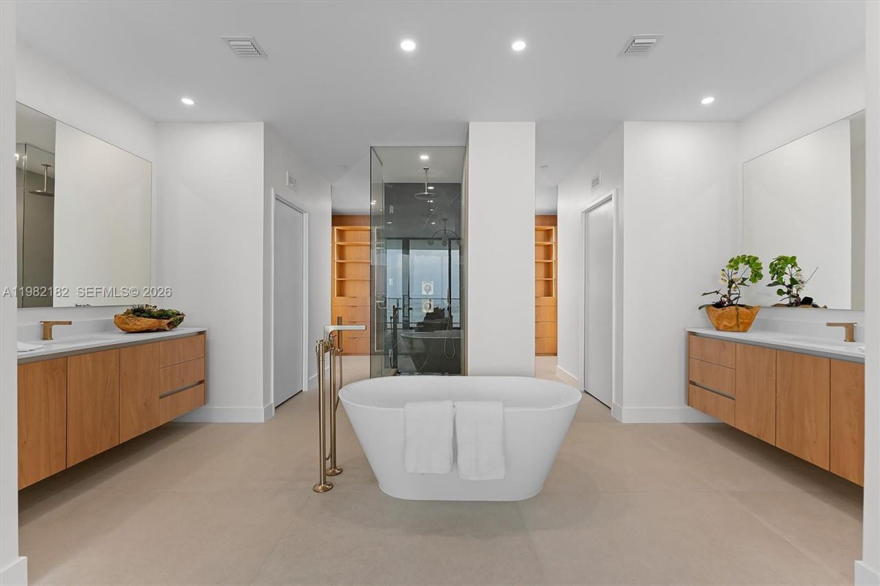 700 NE 24rd St, Unit PH-5802, Miami, FL 33137 Photo