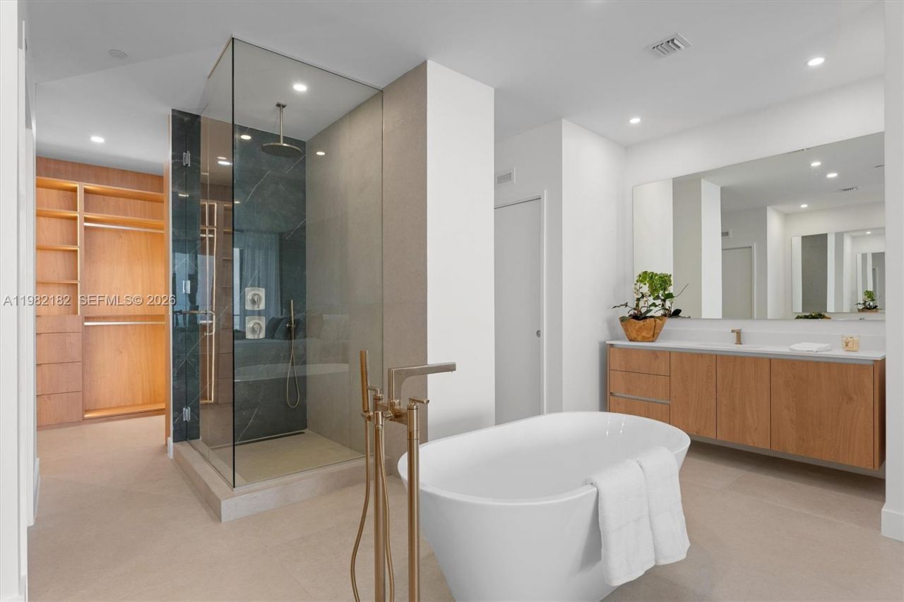 700 NE 24rd St, Unit PH-5802, Miami, FL 33137 Photo