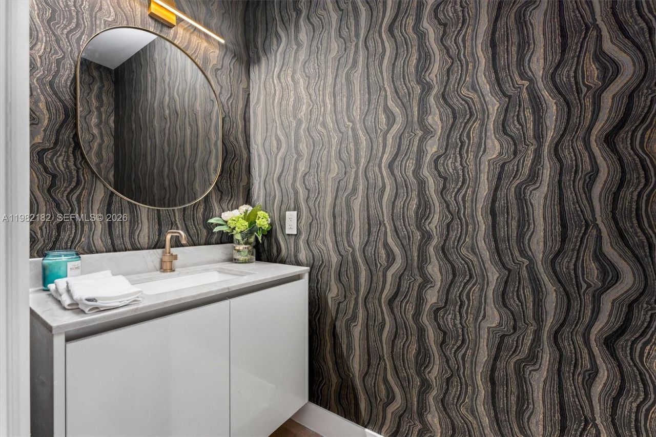 700 NE 24rd St, Unit PH-5802, Miami, FL 33137 Photo