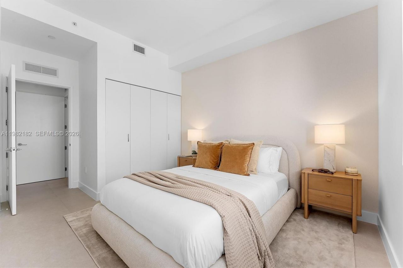 700 NE 24rd St, Unit PH-5802, Miami, FL 33137 Photo