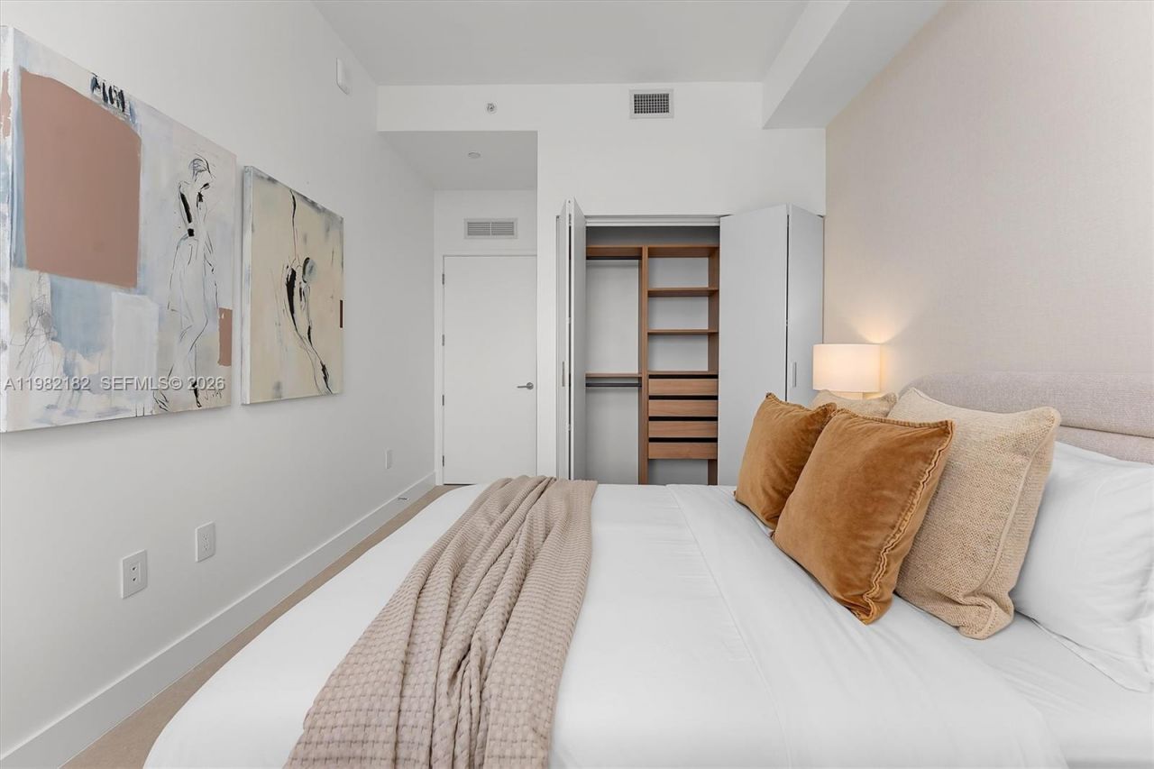 700 NE 24rd St, Unit PH-5802, Miami, FL 33137 Photo