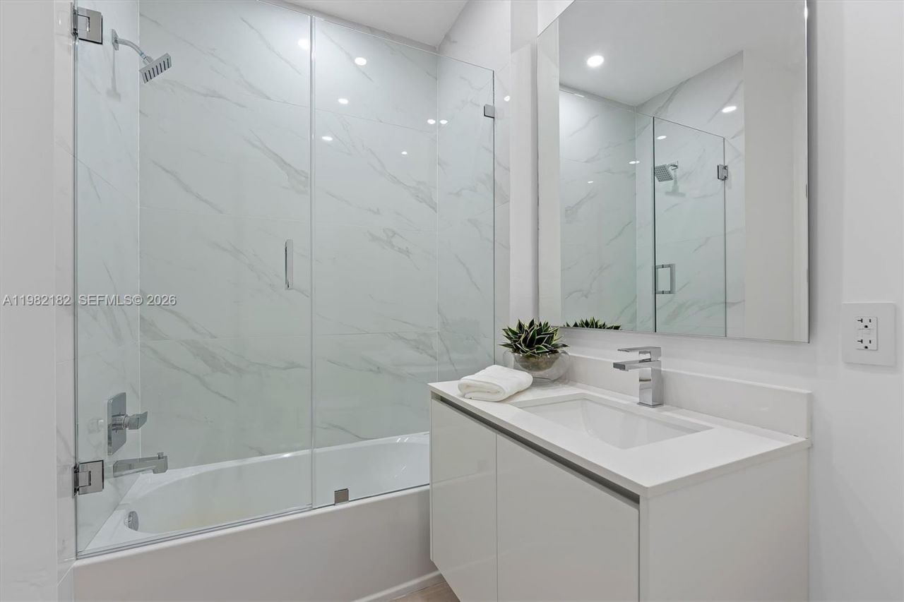 700 NE 24rd St , Unit PH-5802, Miami, FL 33137 Photo