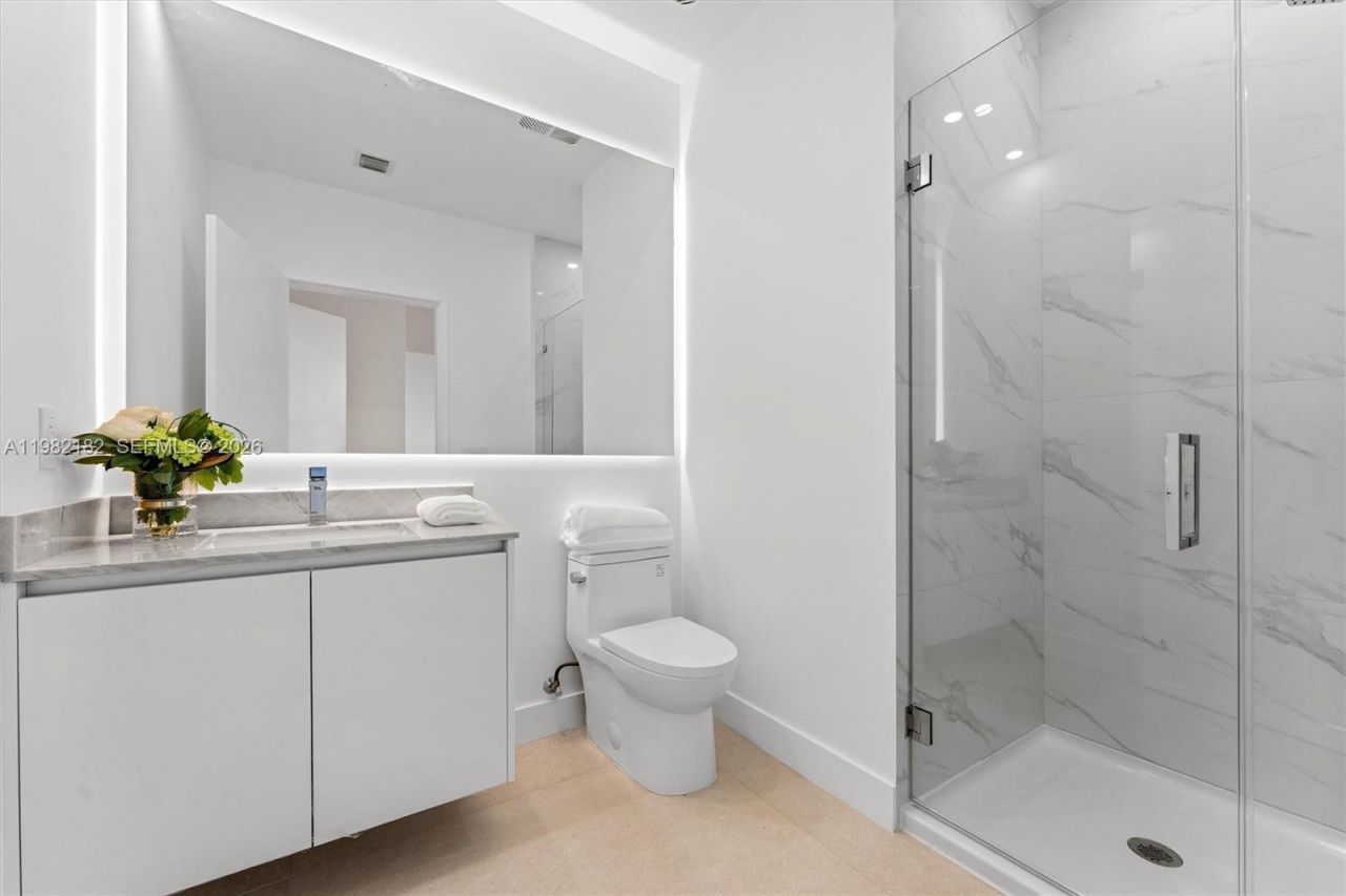 700 NE 24rd St, Unit PH-5802, Miami, FL 33137 Photo