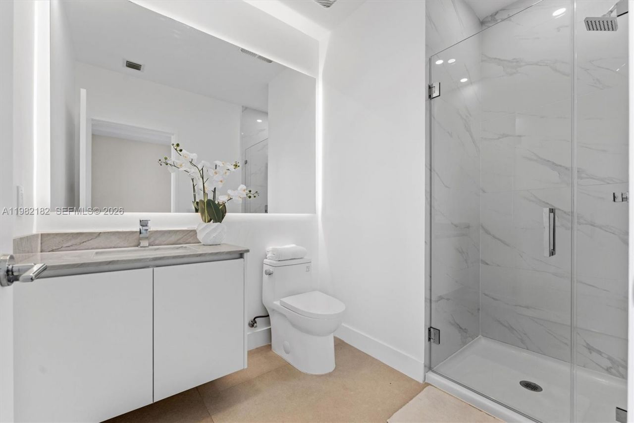 700 NE 24rd St, Unit PH-5802, Miami, FL 33137 Photo