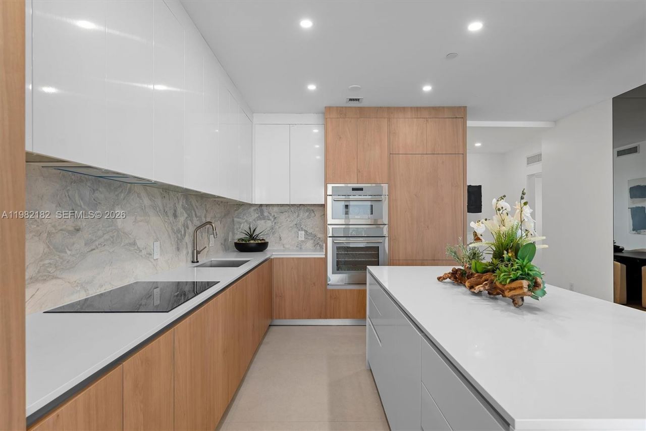 700 NE 24rd St, Unit PH-5802, Miami, FL 33137 Photo