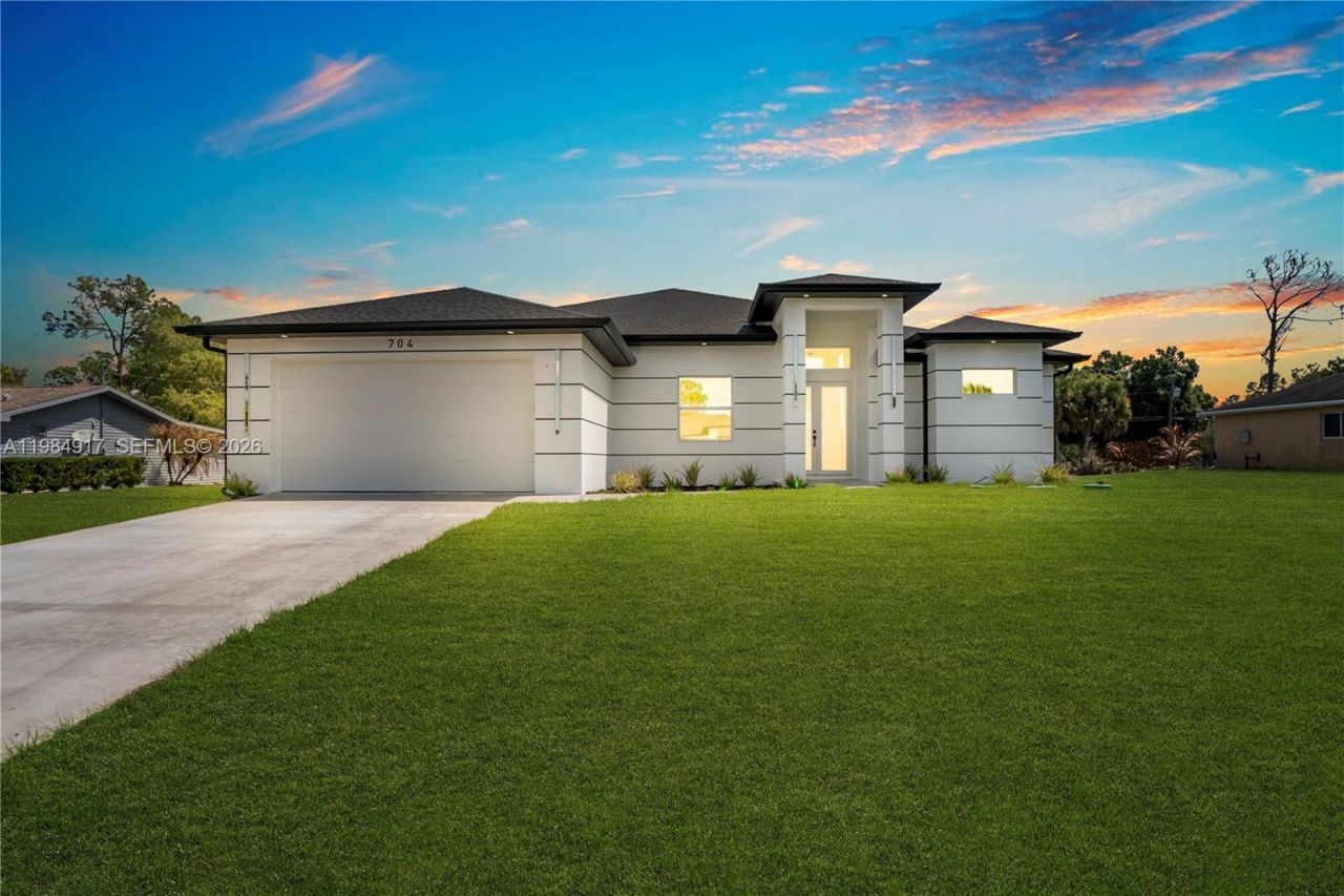 704 Clayton, Lehigh Acres, FL 33972 Photo
