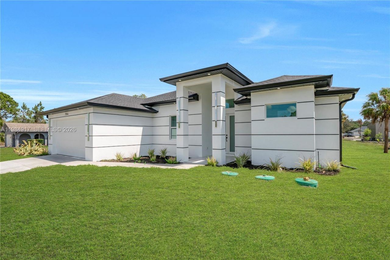 704 Clayton, Lehigh Acres, FL 33972 Photo