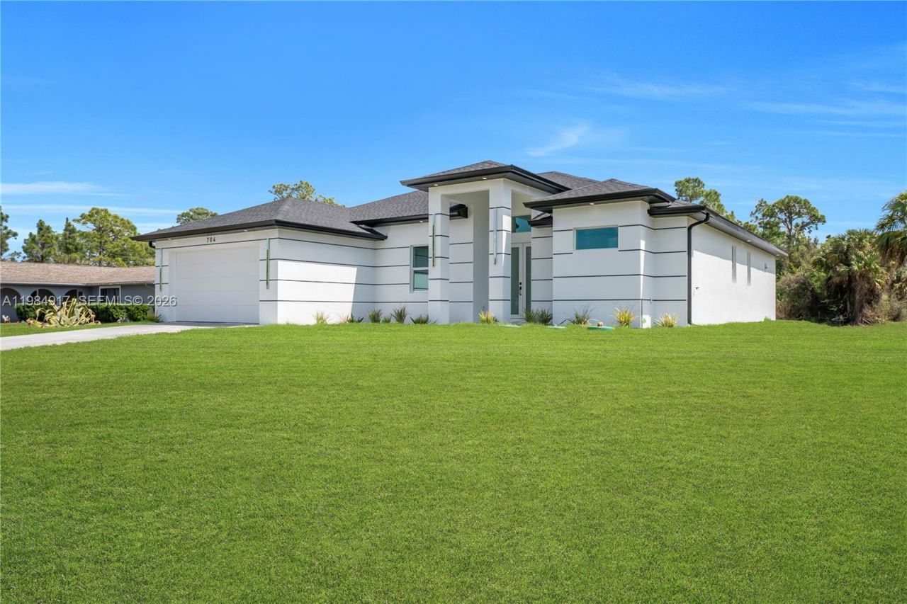 704 Clayton, Lehigh Acres, FL 33972 Photo