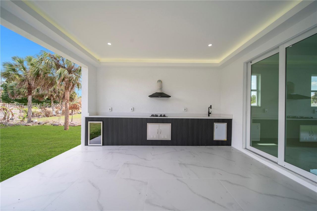 704 Clayton, Lehigh Acres, FL 33972 Photo