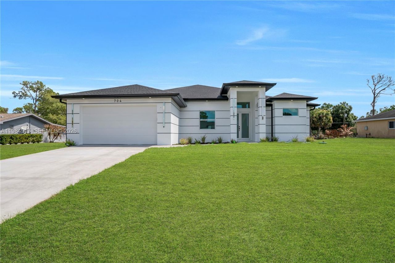 704 Clayton, Lehigh Acres, FL 33972 Photo