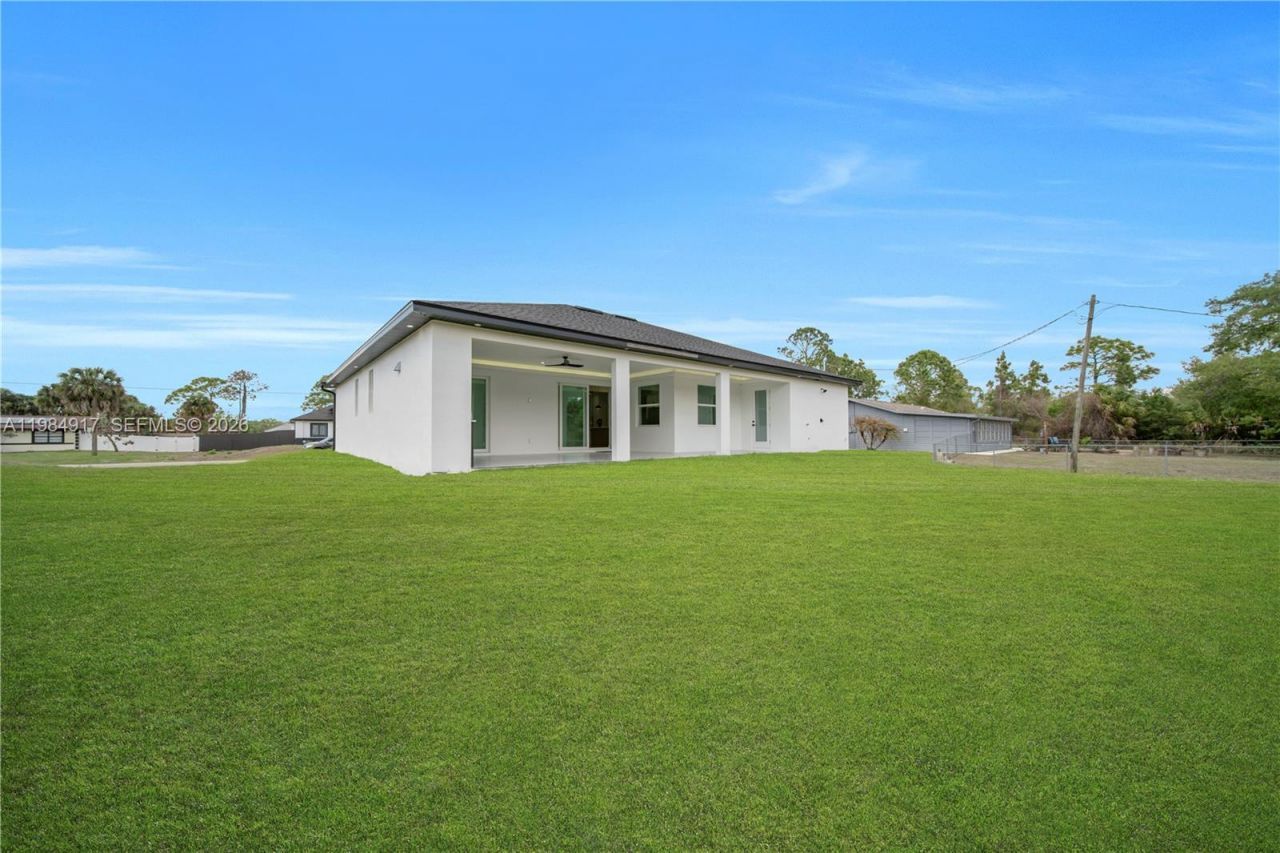 704 Clayton, Lehigh Acres, FL 33972 Photo