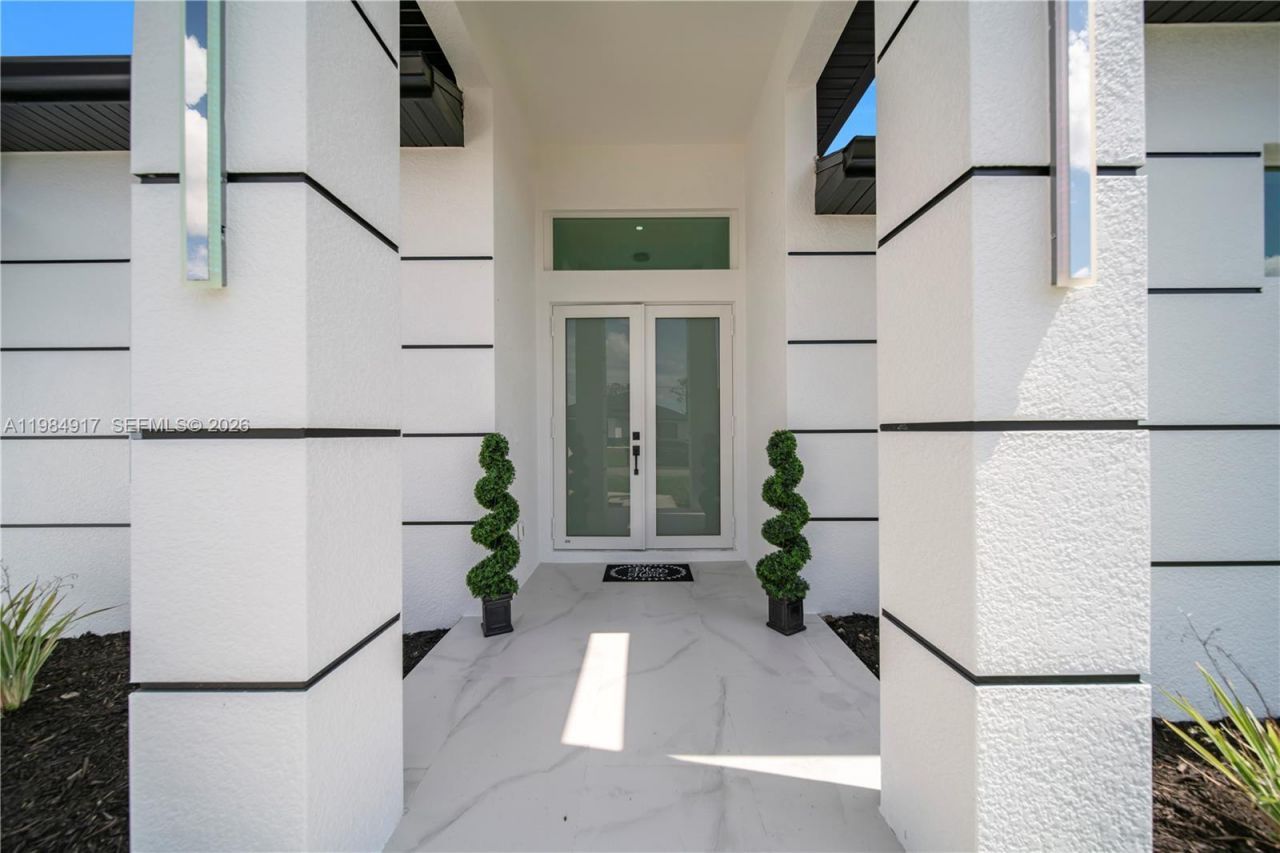 704 Clayton, Lehigh Acres, FL 33972 Photo