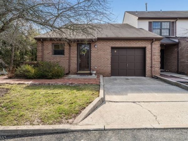 8 Betty Court, Lebanon, NJ 08833