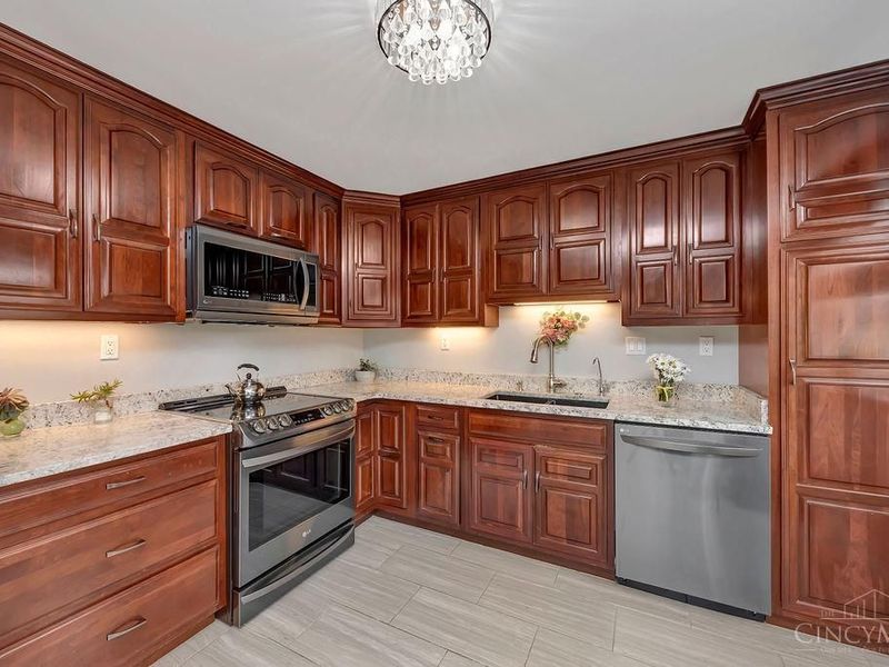 5449 S Garrett Drive, Miami Twp, OH 45150 Photo 10