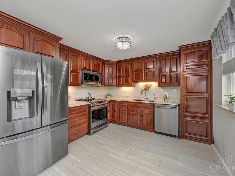 5449 S Garrett Drive, Miami Twp, OH 45150 Photo 9