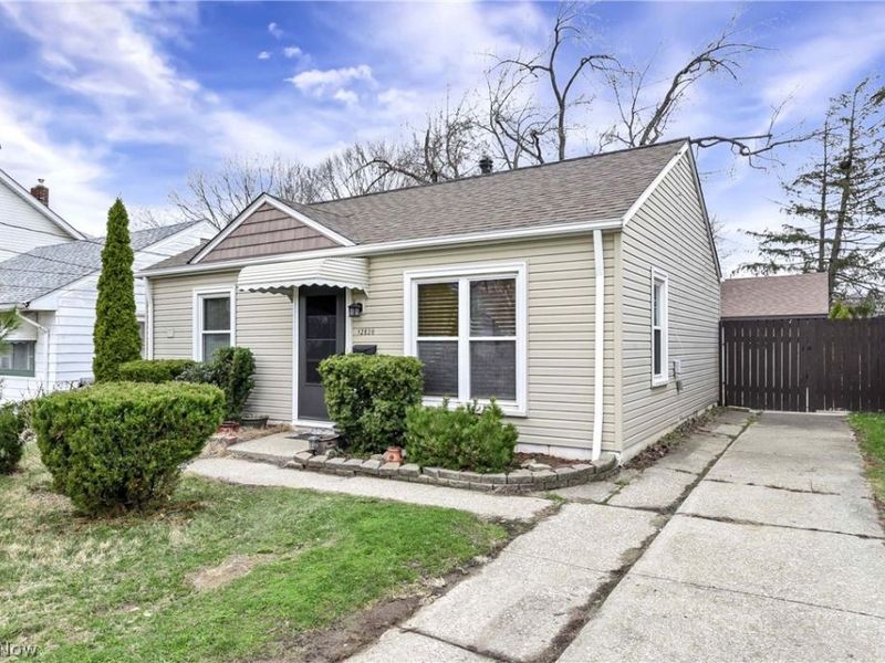 12820 Longmead Avenue , Cleveland, OH 44135 Photo 3