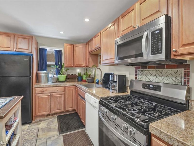 12820 Longmead Avenue , Cleveland, OH 44135 Photo 9