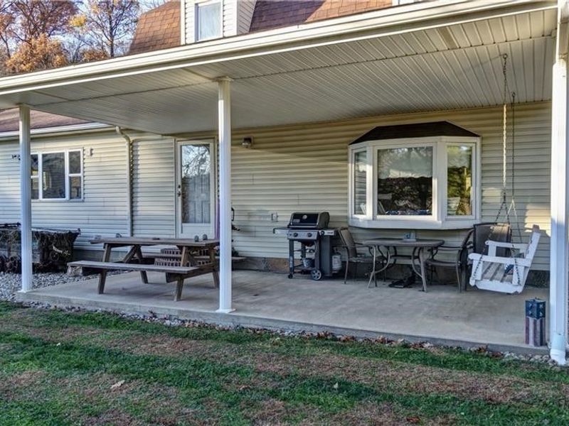 7736 Fort Laurens Road NW, Strasburg, OH 44680 Photo 2