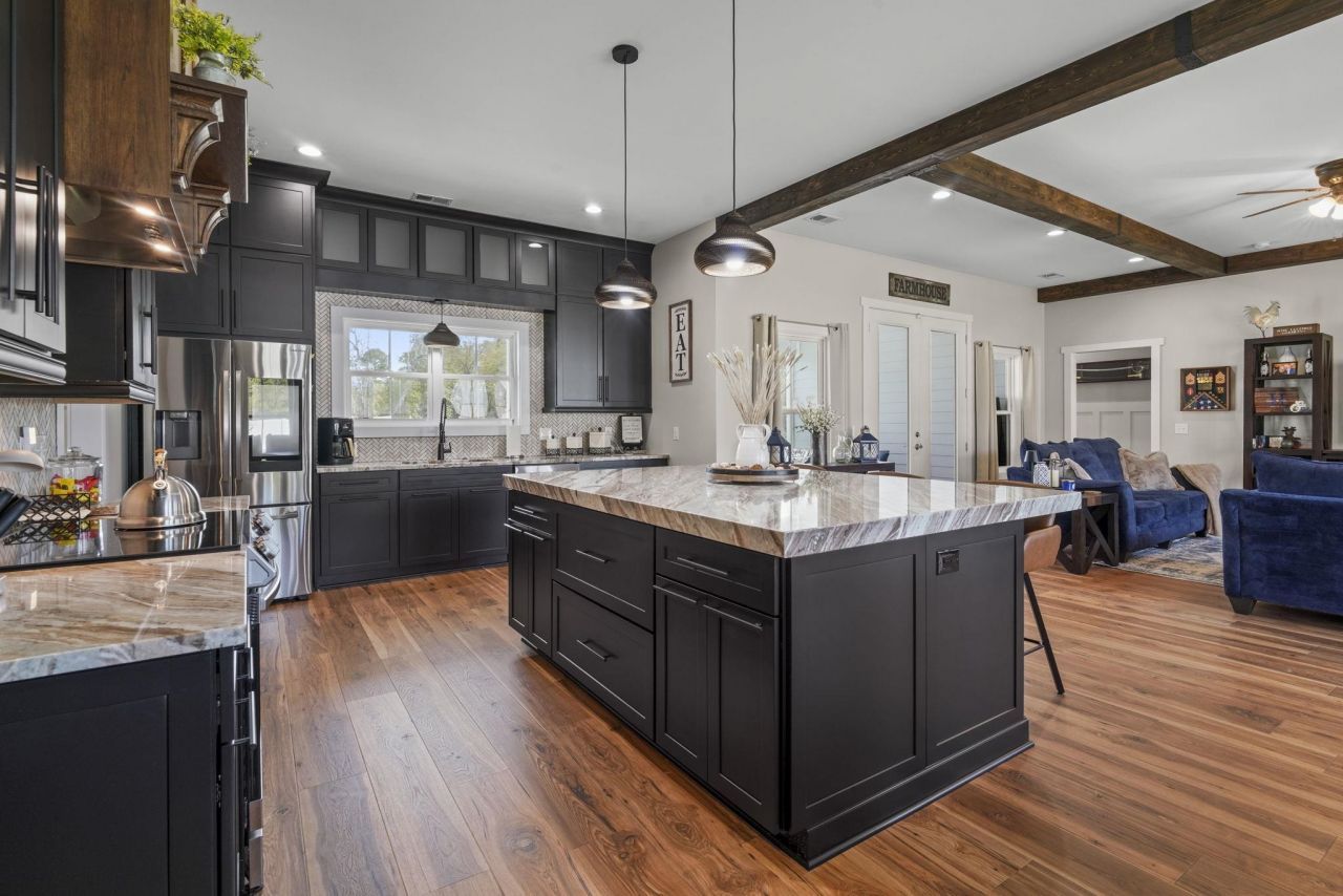 2206 Eastwoods Dr. Photo 11