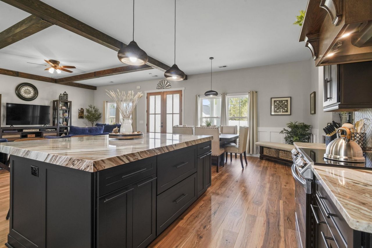 2206 Eastwoods Dr. Photo 12