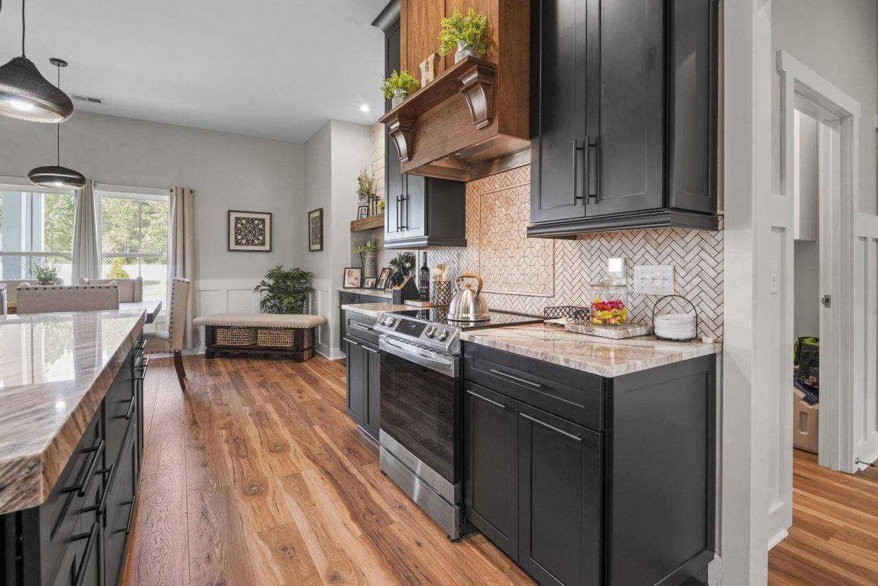 2206 Eastwoods Dr. Photo 13